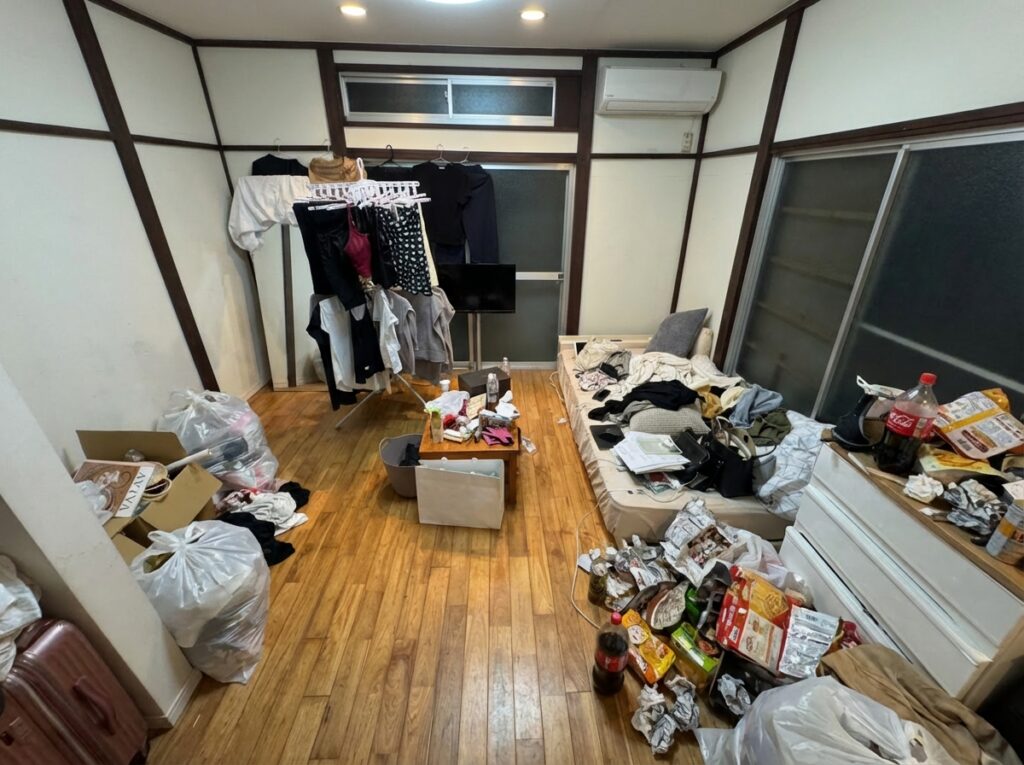 ゴミ屋敷片付け｜鹿児島県天城町1LDKアパートＭ.Ａ様の作業事例 Before