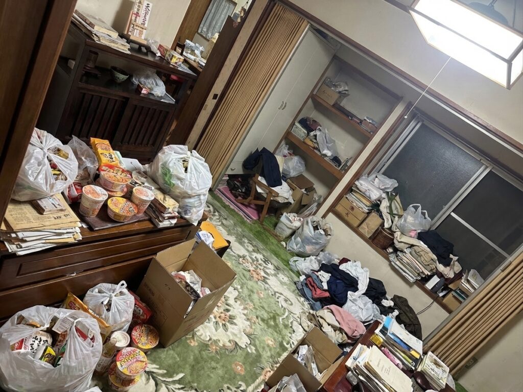 北海道遠別町4LDK二世帯住宅N様のゴミ屋敷片付け事例 Before