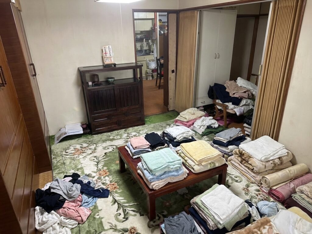 北海道遠別町1LDKマンションH様のゴミ屋敷片付け事例 Before