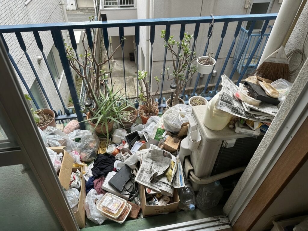 北海道豊富町2LDKマンションG様のゴミ屋敷片付け事例 Before
