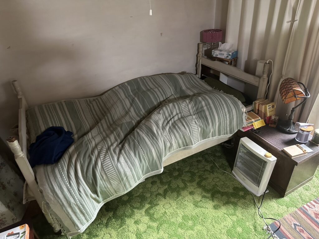 北海道礼文町1DKアパートS様のゴミ屋敷片付け事例 Before