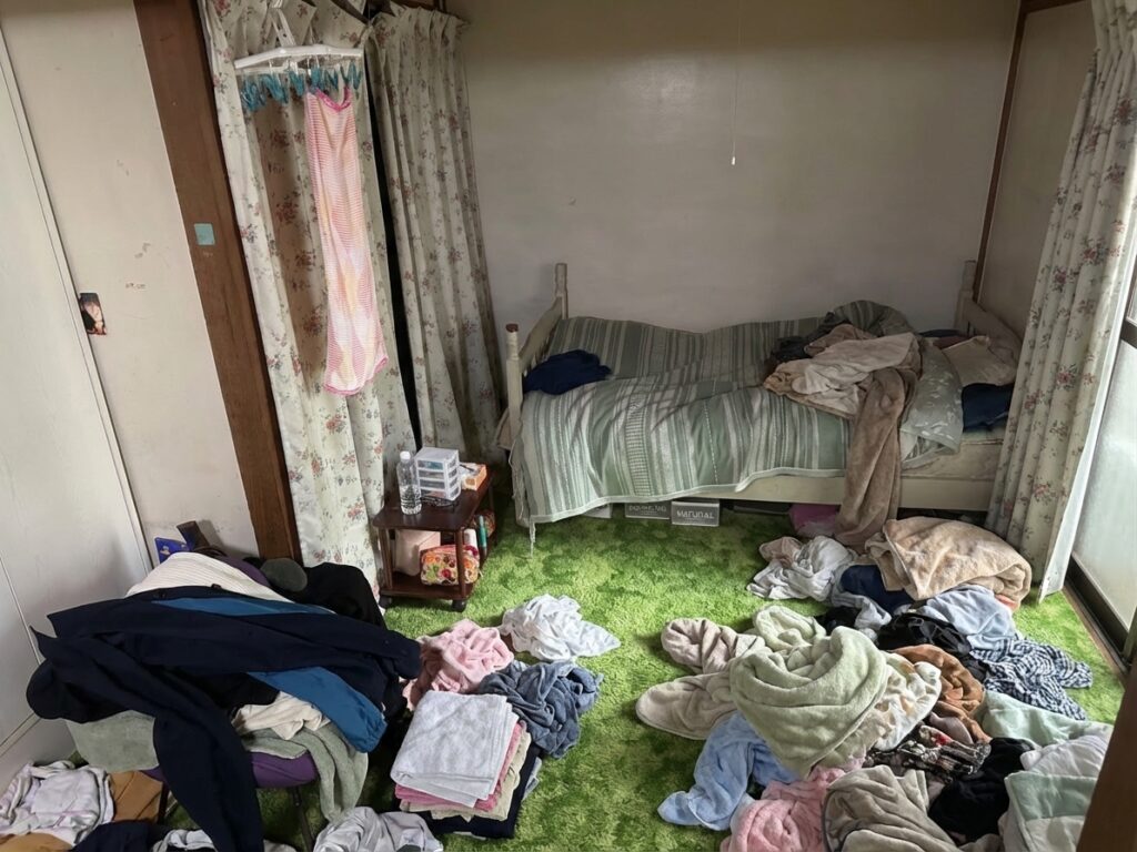 北海道遠軽町2LDKマンションI様のゴミ屋敷片付け事例 Before