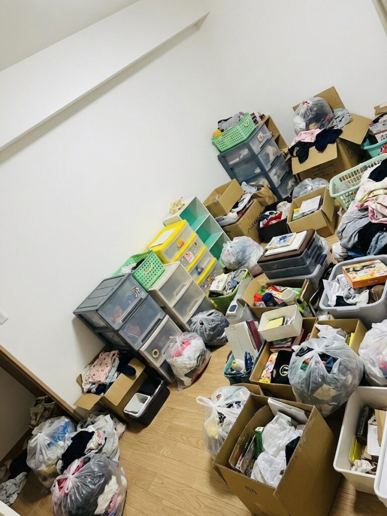 北海道大空町1DKアパートI様のゴミ屋敷片付け事例 Before