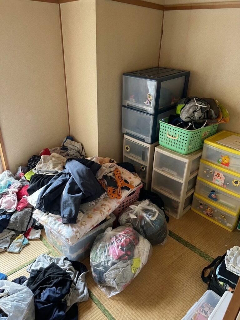 北海道豊浦町1KアパートM様のゴミ屋敷片付け事例 Before