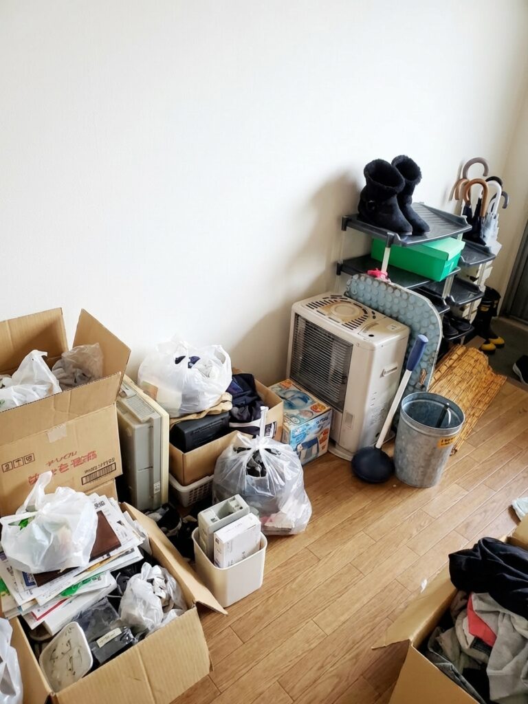 北海道むかわ町1RアパートY様のゴミ屋敷片付け事例 Before