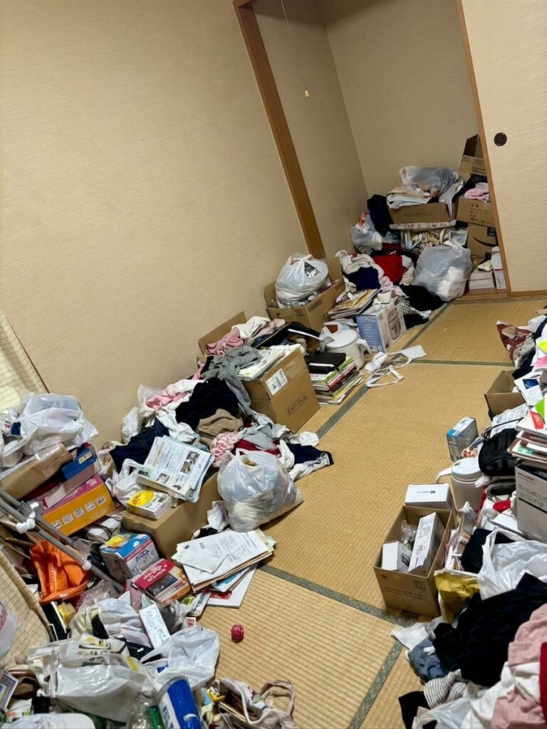 北海道豊富町1KアパートO様のゴミ屋敷片付け事例 Before