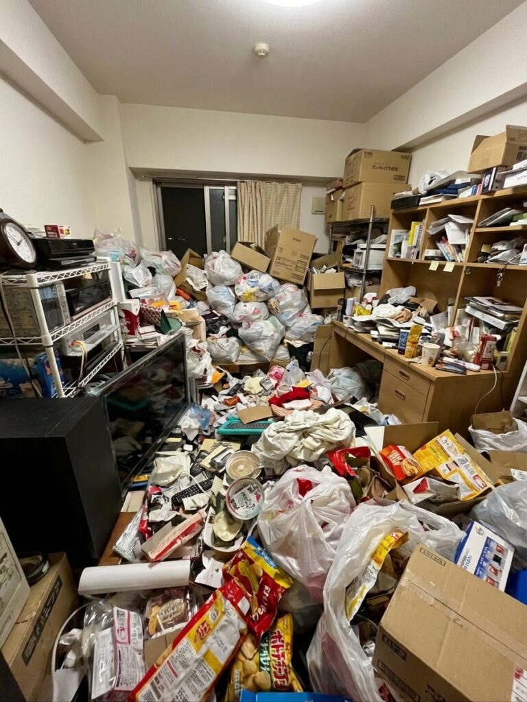 北海道訓子府町1LDKマンションS様のゴミ屋敷片付け事例 Before