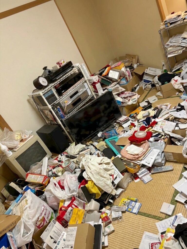 北海道置戸町1LDKマンションS様のゴミ屋敷片付け事例 Before
