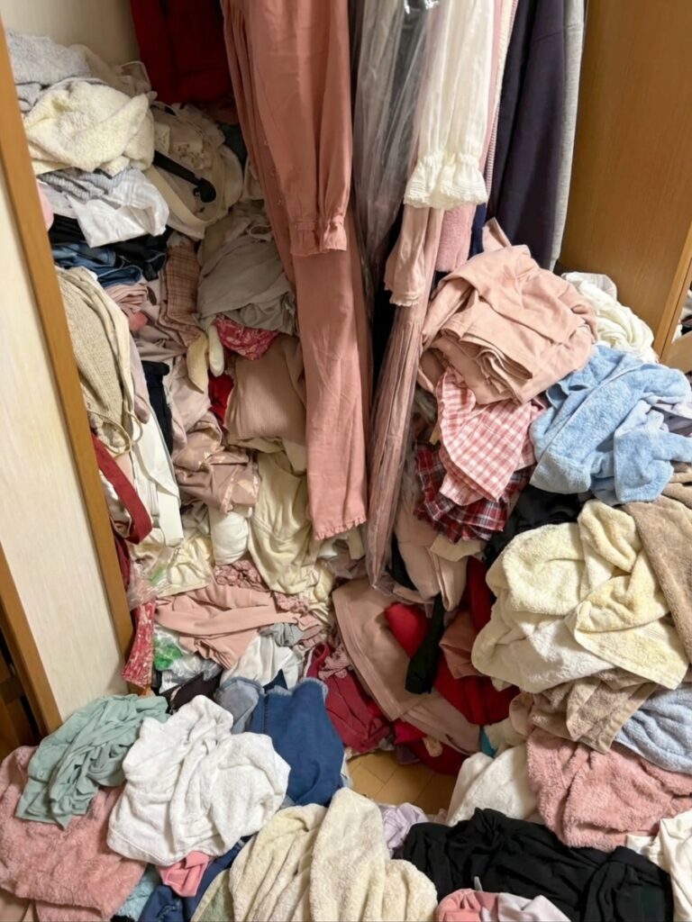 北海道興部町1LDKアパートY様のゴミ屋敷片付け事例 Before