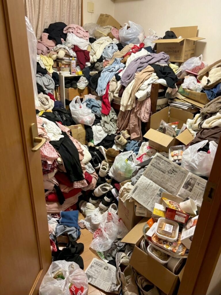北海道西興部村2DK店舗兼住宅M様のゴミ屋敷片付け事例 Before